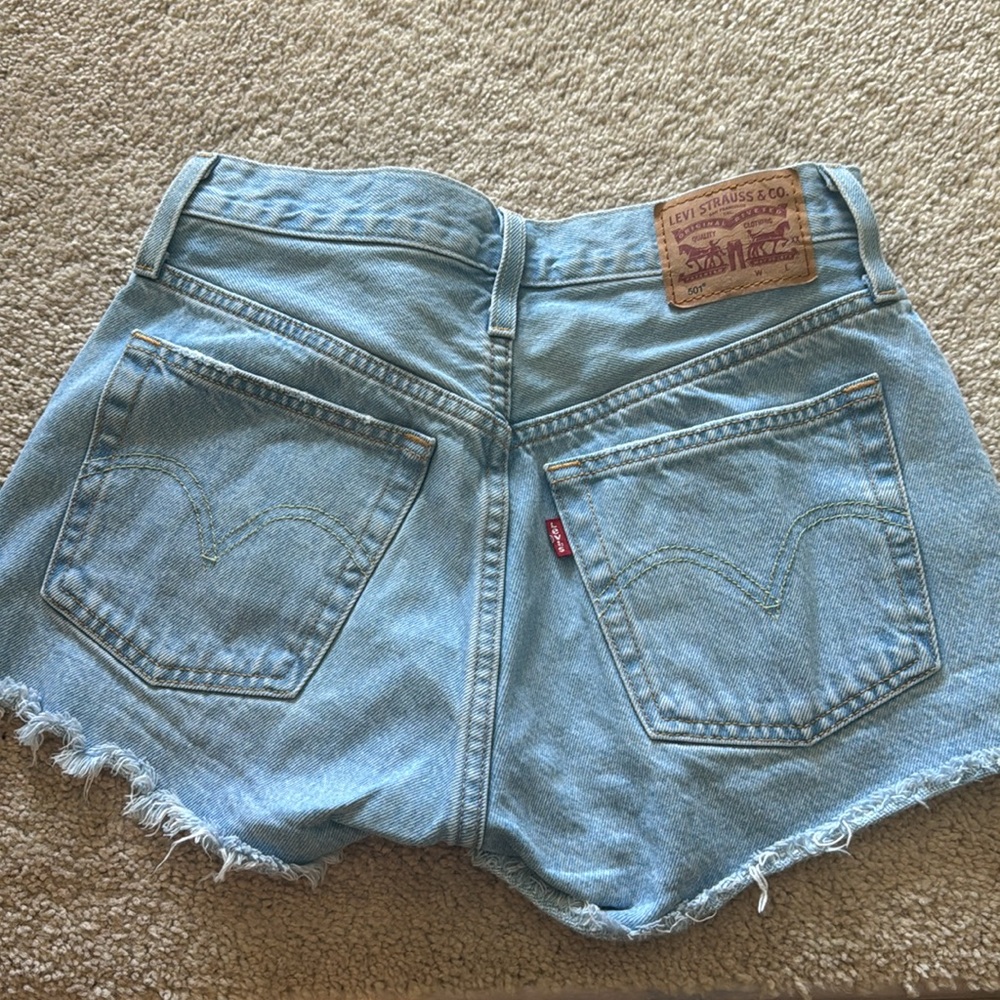 Levi’s shorts size 25